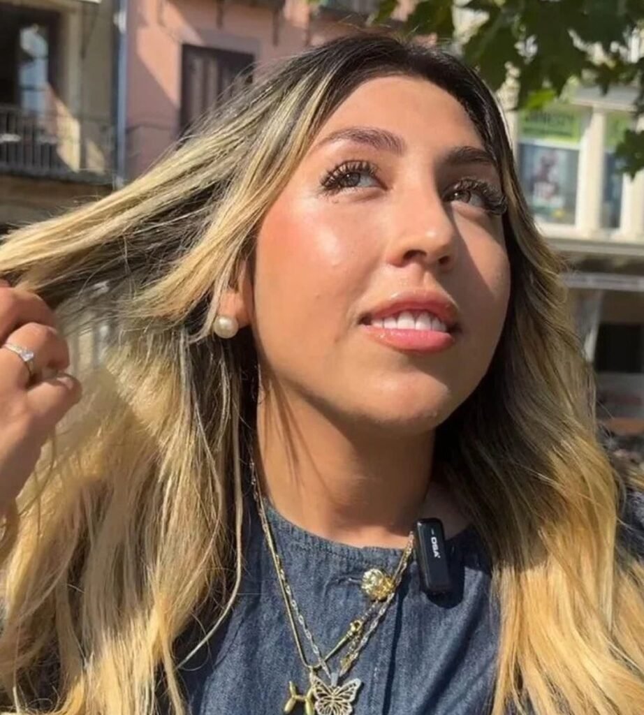 Cindy Carolai, influencer y creadora de contenido UGC, mostrando su estilo personal.