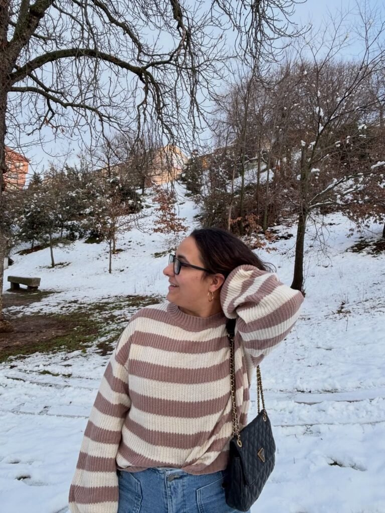 Nerea Allas en la nieve, foto de invierno para la Agencia de marketing digital Brilla Influencers y Comunicación