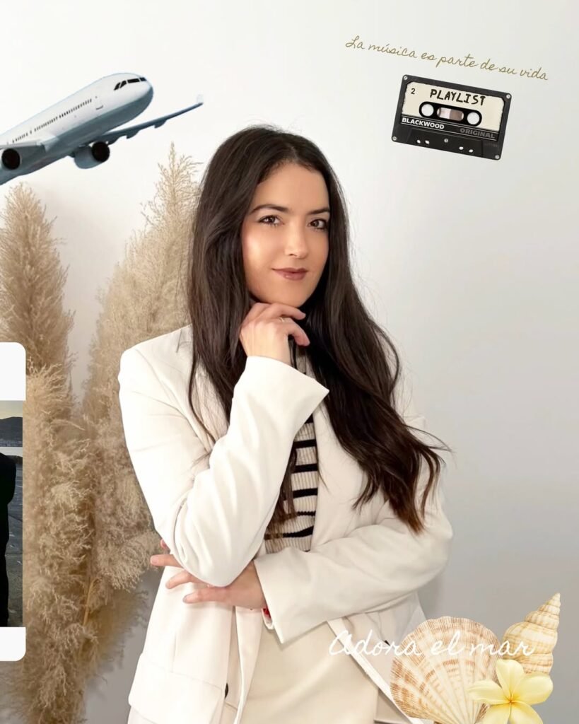 Sandra Villaespesa creadora UGC en imagen lifestyle con referencias a viajes, música y mar