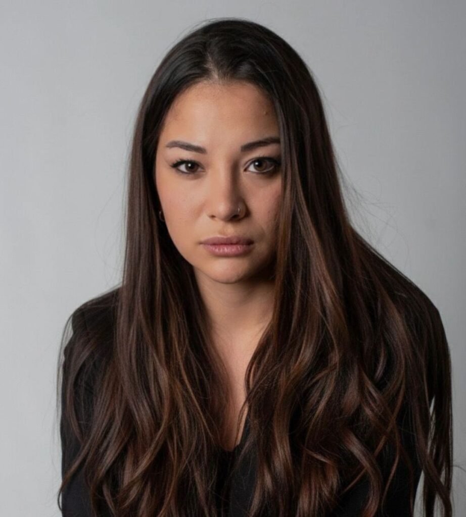 Patricia Rico en retrato profesional con fondo neutro, en colaboración con la Agencia de Marketing Digital Brilla Influencers y Comunicación