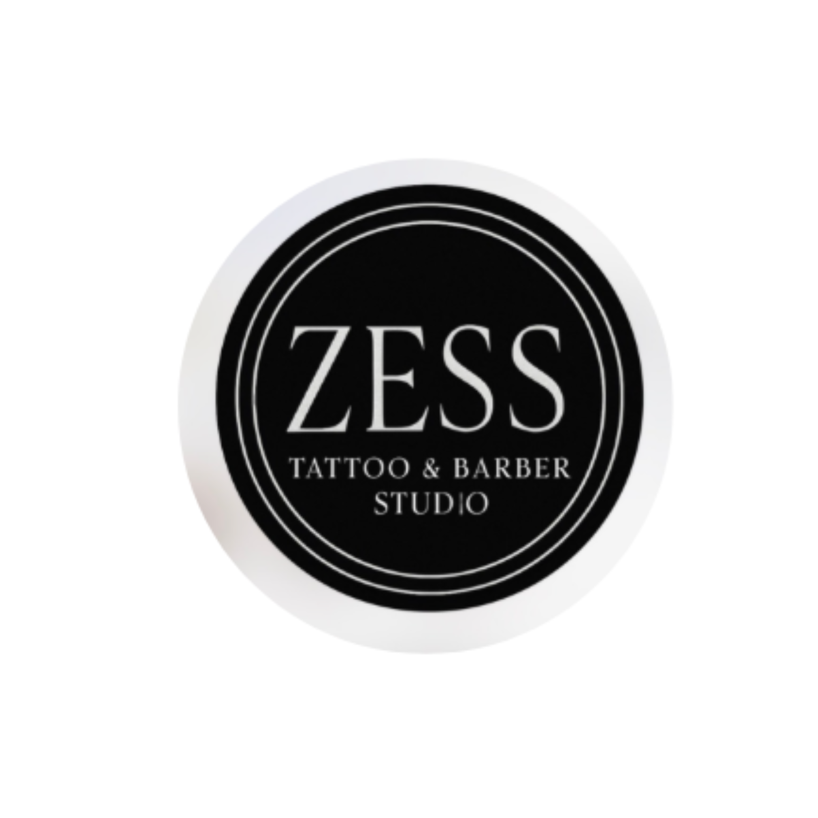 Logo de Zess Tattoo & Barber Studio en fondo blanco y negro.