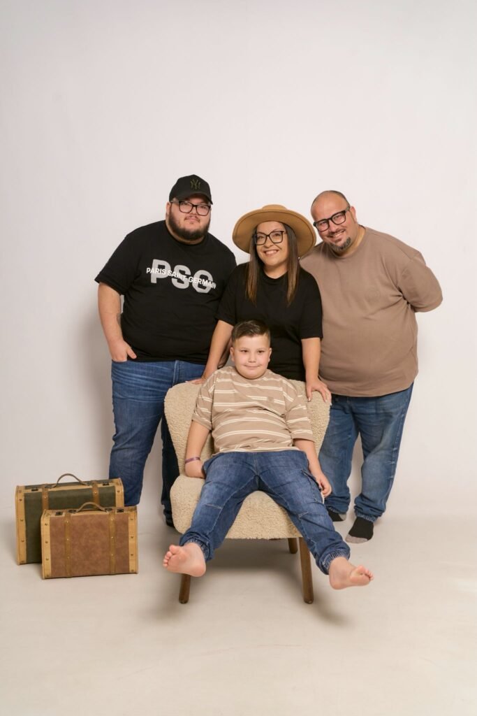 Influencer UGC Miriam López y su familia disfrutando de planes en familia y aventuras – Agencia Brilla.