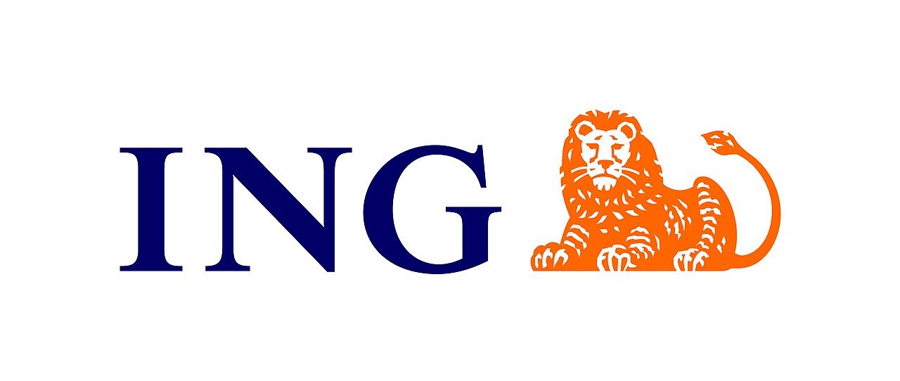 Logo corporativo de ING con tipografía azul y león naranja sobre fondo claro.