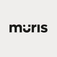 Logo de Muris con tipografía moderna en color negro sobre fondo claro representando una marca contemporánea.