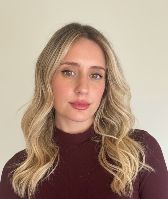 UGC Creator Gina Martínez Madramany colaborando con marcas de lifestyle, belleza, moda y skincare – Agencia Brilla.
