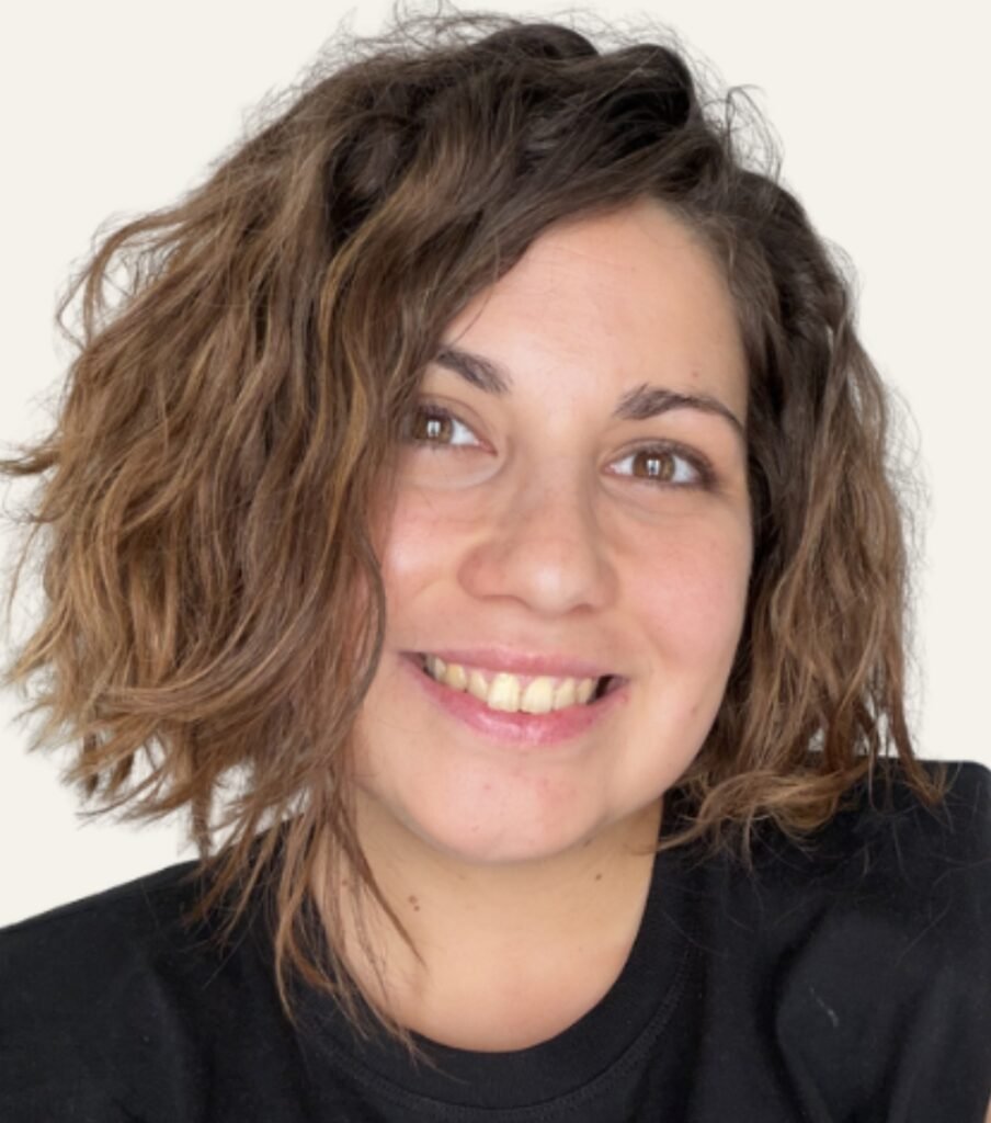 UGC creadora de contenido beauty, lifestyle y cuidado personal con imagen cercana y natural – Agencia Brilla.