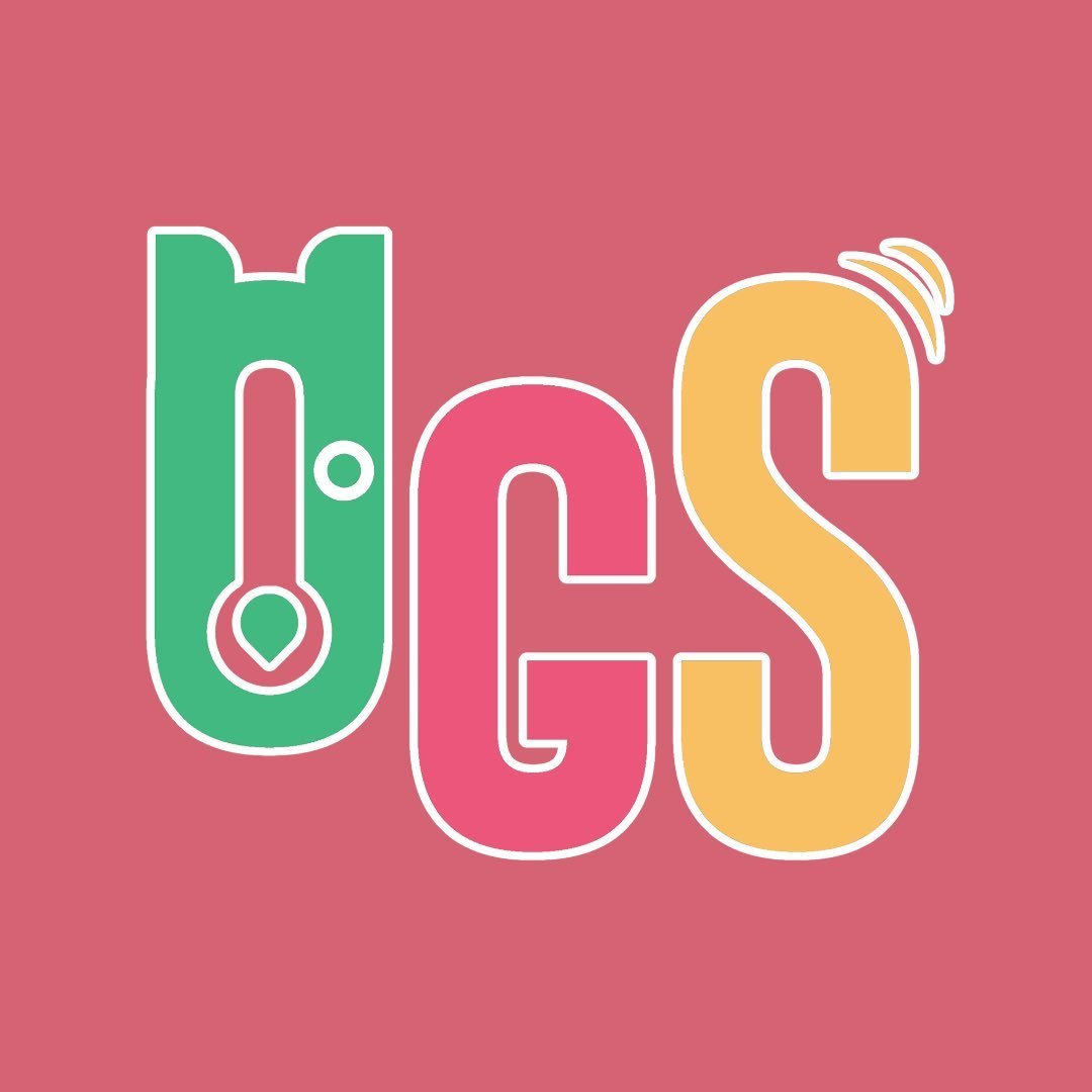 Logo de UGS con diseño gráfico colorido en tonos verde, rosa y amarillo sobre fondo rosa | Agencia Brilla Influencers