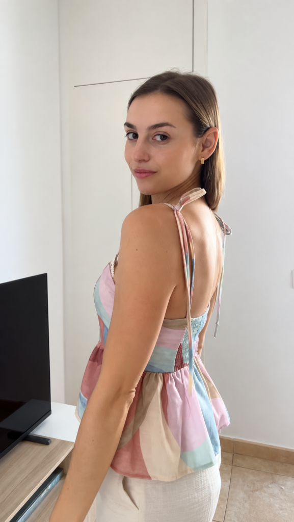 Cristina Llopart, creadora UGC especializada en belleza y lifestyle mostrando contenido natural y cercano | Agencia Brilla Influencers.