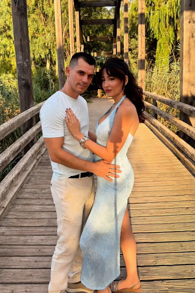 Daniel Gil Sarabia y Anais creando contenido UGC de pareja y lifestyle en exteriores | Agencia Brilla.