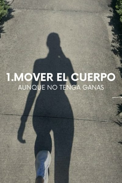 Sombra de persona caminando con el mensaje "Mover el cuerpo aunque no tenga ganas"