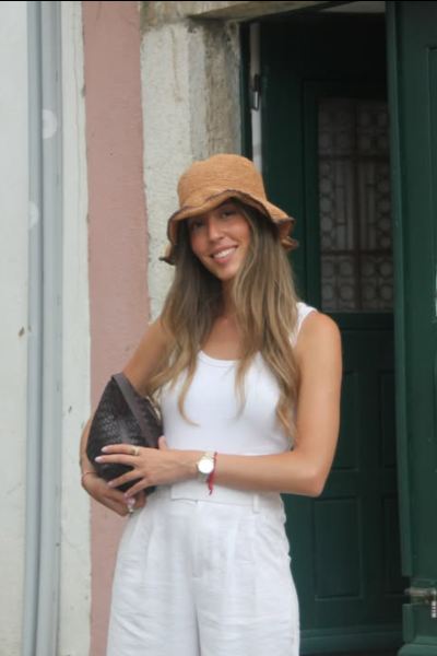 Alba de las Heras creadora UGC en fotografía lifestyle con estilo casual y natural | Agencia Brilla Influencers