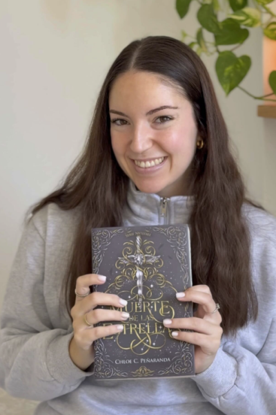 Jénifer Rodríguez UGC recomendando libro de fantasía y lectura lifestyle | Agencia Brilla