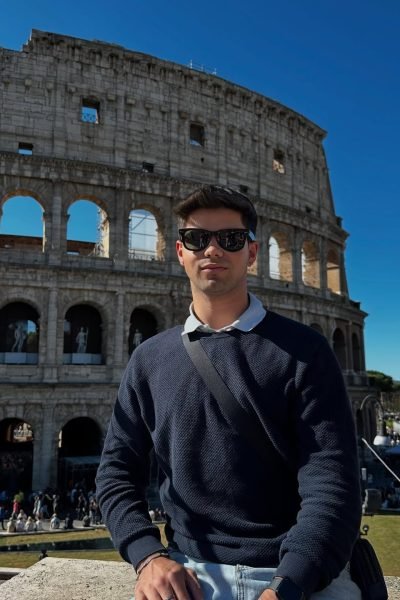 Diego García Bolufer UGC en el Coliseo de Roma para Agencia de marketing digital Brilla Influencers y Comunicación