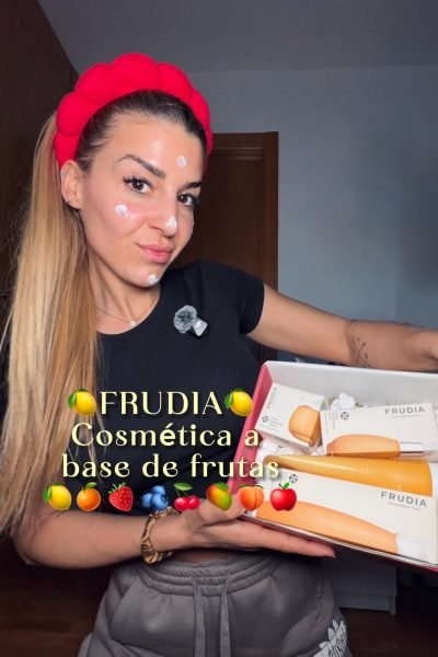 Agatha García Álvarez mostrando productos de cosmética Frudia en contenido UGC de skincare | Agencia Brilla Influencers.