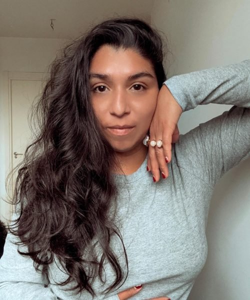 Mar Fontdecaba, creadora UGC de belleza y lifestyle, mostrando su estilo natural con joyas en contenido para marcas.