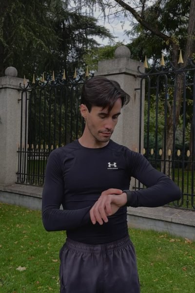 Pablo Gomez UGC deporte ropa deportiva negro entrenamiento