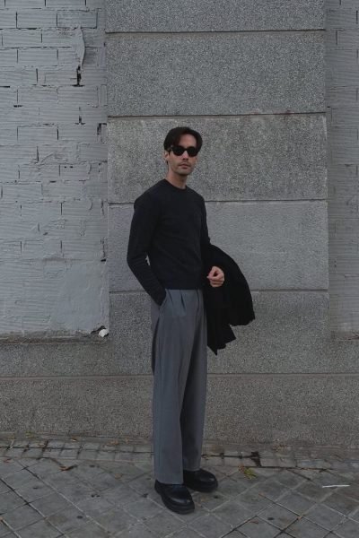 Pablo Gomez UGC retrato masculino lifestyle interior chaqueta cuero