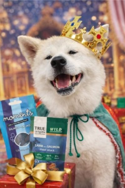 Paula Álvarez Fernández posando con un maquillaje elegante y un outfit de noche.