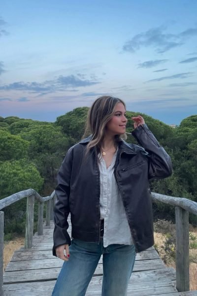 Paula Olivia León creadora de contenido UGC fotografía lifestyle en naturaleza