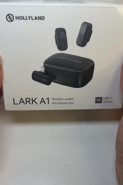 Hollyland LARK A1 Wireless Lavalier Microphone Duo mostrado en contenido de Miriam Abad | Agencia Brilla Influencers.
