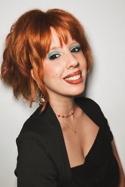 Retrato de Sara Ramajo con maquillaje creativo y look moderno para campañas lifestyle y moda.