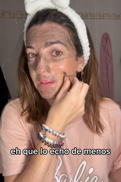 Sonia Gallart creadora UGC belleza mostrando rutina facial skincare en vídeo | Agencia Brilla Influencers