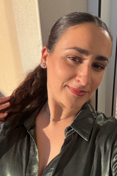 Influencer UGC Mercedes Perez colaborando con marcas de belleza y lifestyle en redes sociales – Agencia Brilla.