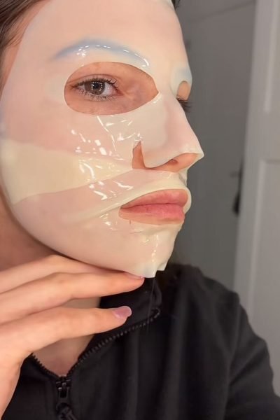 Sofía Duñán Padilla con mascarilla facial - Agencia de marketing digital Brilla influencers y Comunicación
