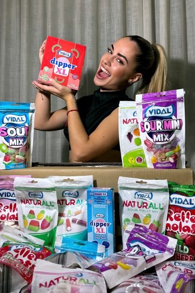 UGC Andrea López Ayala promocionando productos Vidal de golosinas y snacks – Agencia Brilla.