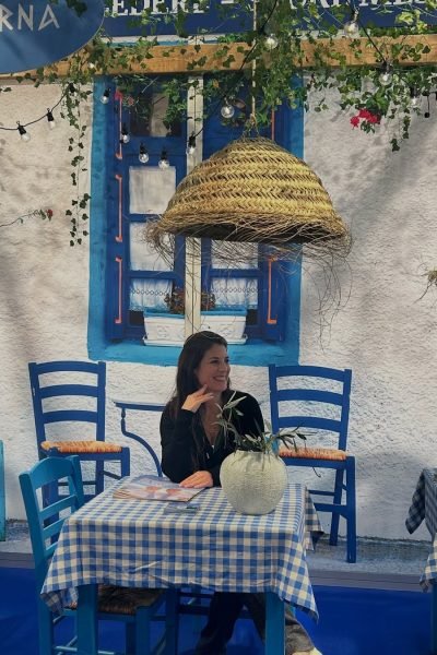 UGC Christine Mur creando contenido lifestyle sobre tés, infusiones y experiencias gourmet – Agencia Brilla.