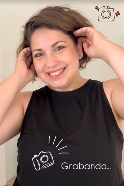 UGC creadora de contenido grabando vídeos para marcas con estilo cercano, auténtico y dinámico – Agencia Brilla.