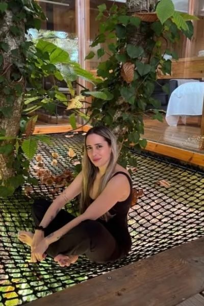Creadora UGC María Santiago Insua disfrutando de un alojamiento rodeado de naturaleza – Agencia Brilla.