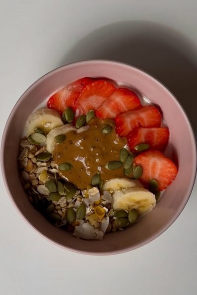 UGC Nadia Ramsden creando contenido de desayuno saludable, lifestyle y bienestar para marcas – Agencia Brilla.