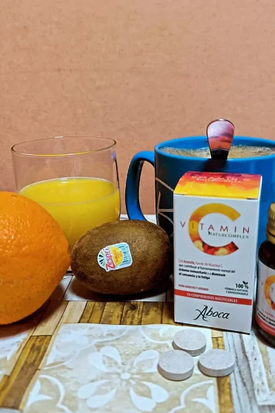 UGC Rocio Calero Rozalen creando contenido para marcas de bienestar, vitaminas y estilo de vida – Agencia Brilla.