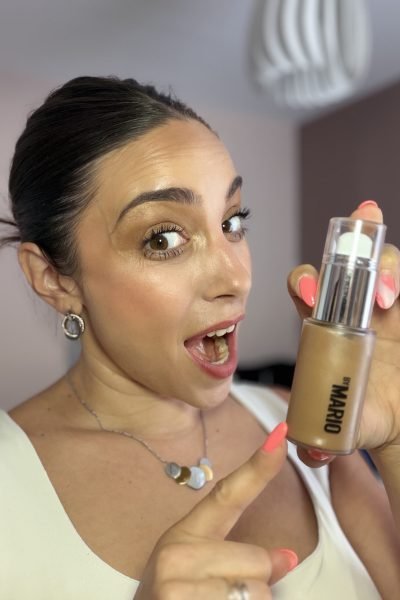 UGC @lorenarodriguez_lo promocionando producto de maquillaje e iluminador facial – Agencia Brilla.