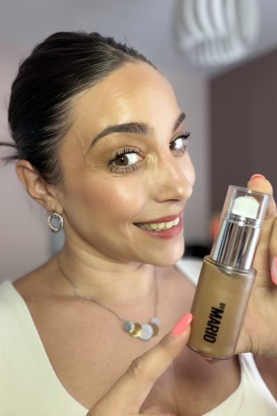 UGC @lorenarodriguez_lo mostrando producto de maquillaje para contenido beauty – Agencia Brilla.