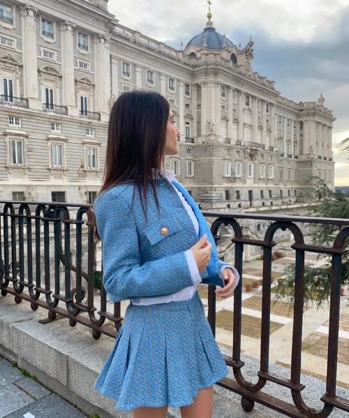 Lucía Fernández creadora UGC con outfit de moda en Madrid generando contenido lifestyle para marcas 📌 Caption: