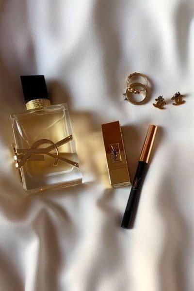 Perfume Yves Saint Laurent, labial y accesorios