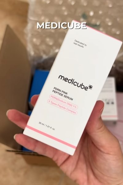 Medicube PDRN Pink Peptide Serum presentado en contenido de skincare de Cristina Llopart | Agencia Brilla Influencers.
