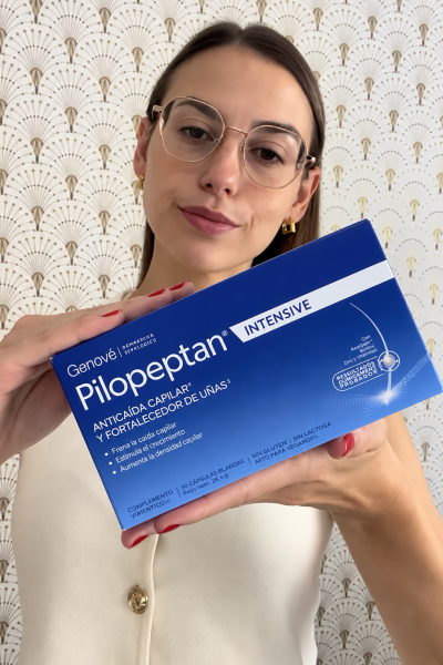Cristina Llopart mostrando Pilopeptan Intensive de Genové para el cuidado del cabello y las uñas | Agencia Brilla Influencers.